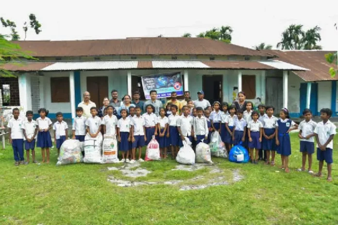 Students participate in Jalpaiguri district’s ‘Plastic Dao, Paribesh Bachao, Purashkar Nao’ campaign, collecting plastic waste to promote environmental conservation, sustainability, and community responsibility. The Telegraph.
