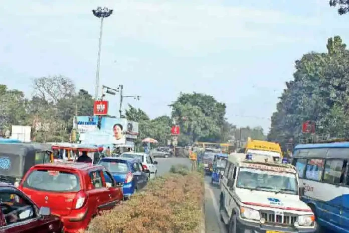 Traffic jam at Darjeeling More in Siliguri. The proposed ring road, if implemented, is expected to ease traffic congestion in the city. File picture/The Telegraph