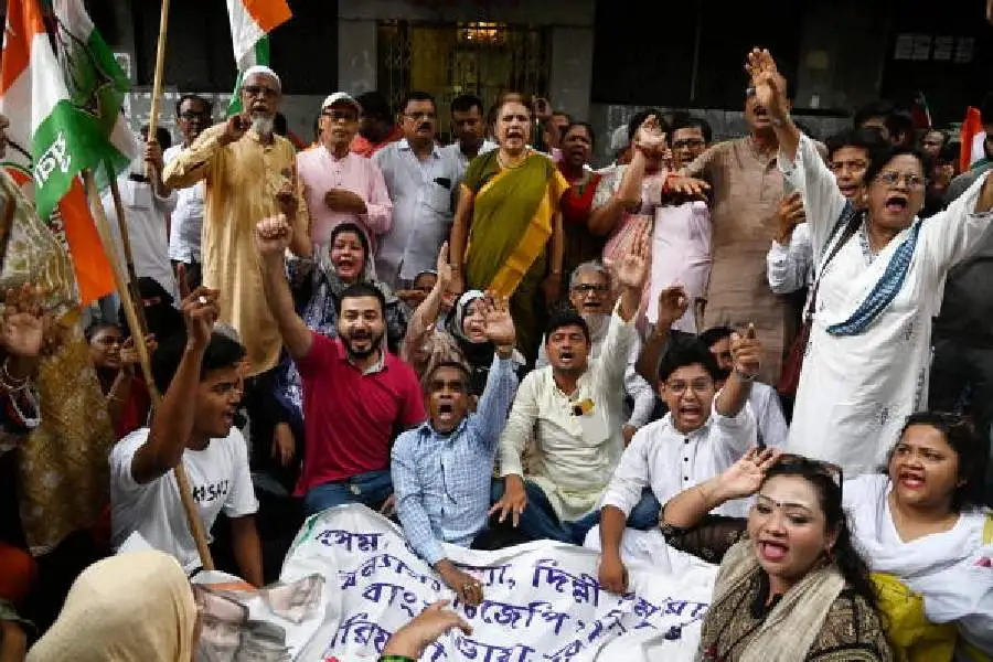 Congress activists raise slogans during a protest in Calcutta on Thursday against the targeting of Bengali-speaking migrants in various states/PTI picture
