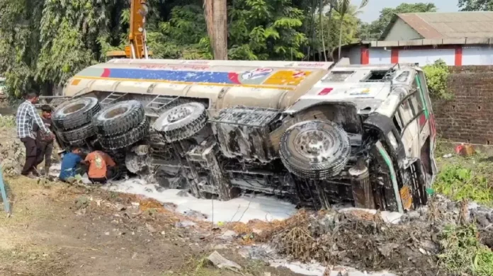 Tanker Overturns on Siliguri–Jalpaiguri Highway. Sunday, 30 November 2025