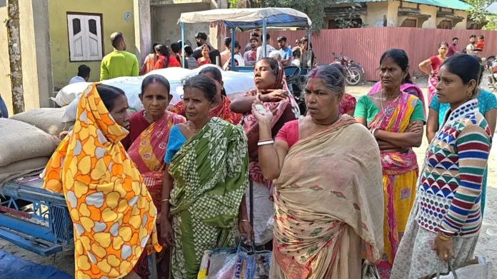 Residents of Mahamaya Colony protest after receiving insect-infested rice and unusable flour from the local ration dealer. Friday, 05 December 2025.