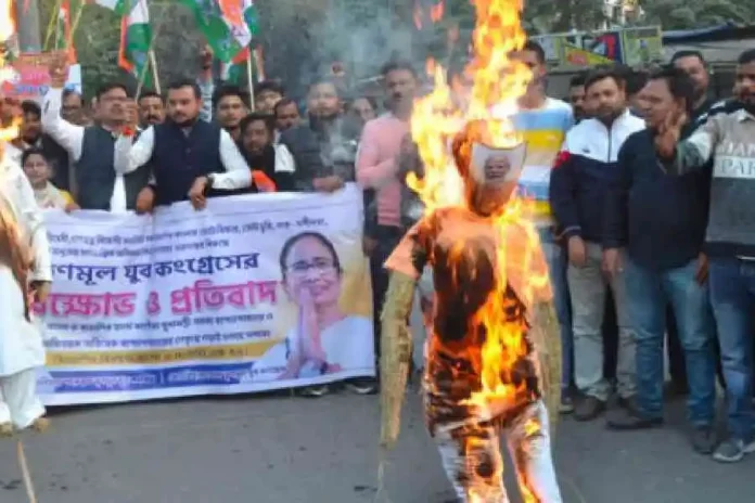 Cooch Behar town block Trinamool Youth Congress burns effigies of Prime Minister Narendra Modi and Bengal’s leader of the Opposition Suvendu Adhikari on Sunday, asking Bengalis to unite against the BJP. Picture by Main Uddin Chisti/The Telegraph