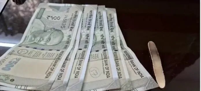 Stolen jewellery and cash are recovered from abandoned quarters in Siliguri.