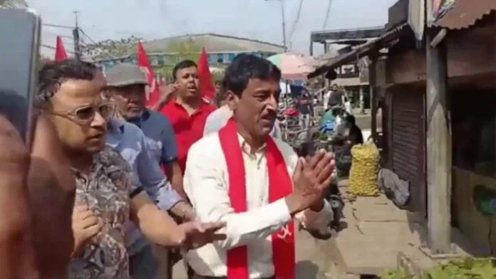 CPI(M) candidate Saradindu Chakraborty interacts with traders and locals during a campaign visit at Fuleshwari Market in Siliguri on Wednesday. 18 March 2026.