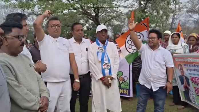 TMC candidate Sankar Malakar interacts with tea garden workers during his campaign at Manjha Tea Garden in Naxalbari on Friday. 20 March 2026.