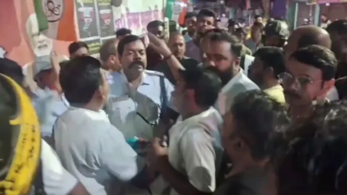 Police intervene as tensions rise between TMC and BJP workers over controversial posters in Siliguri’s Ward No. 03. Friday, 20 March 2026.