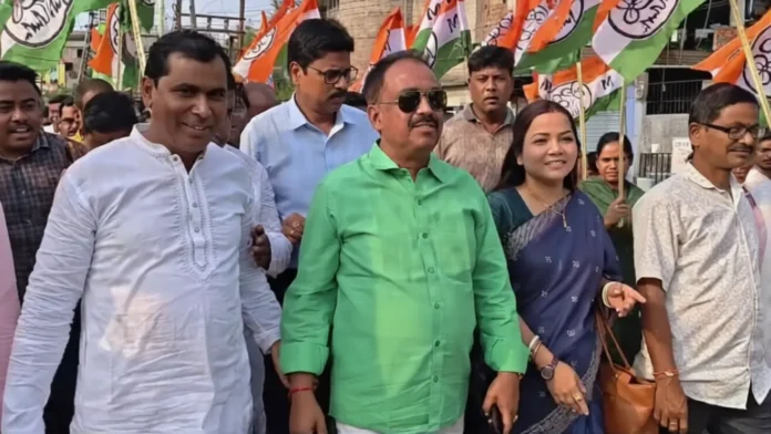 TMC candidate Ranjan Sil Sharma interacts with residents during a campaign outreach at Fulbari Bazar in the Dabgram-Fulbari Assembly constituency. Friday, 20 March 2026.