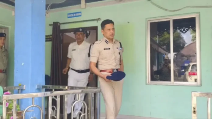 Syed Waquar Raza interacts with police personnel during his inspection of Bhorer Alo Police Station ahead of the assembly elections. Sunday, 22 March 2026.