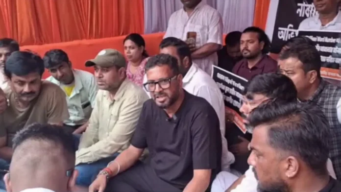 BJP leader Shankar Ghosh sits on a dharna in Siliguri, protesting the minor girl’s death and demanding the immediate arrest of the accused. Wednesday, 25 March 2026.