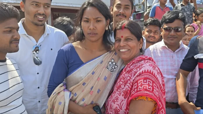 TMC candidate Swapna Barman shares a warm moment with BJP panchayat member Babita Mondal during election campaigning in Rajganj. Thursday, 09 April 2026.