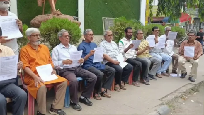 Educationists, writers, and citizens gather near the Gandhi statue in Siliguri, calling for communal harmony and issue-based election discourse ahead of the polls. Monday, 20 April 2026.