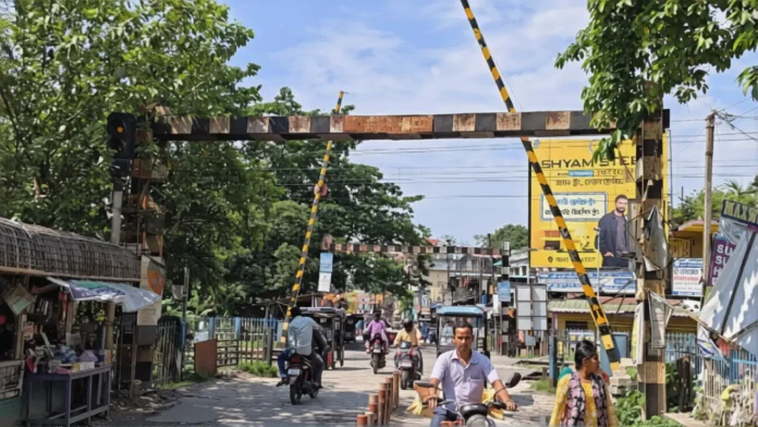 The Belakoba railway gate area, where commuters often face heavy traffic congestion, is set to get a 2-lane railway overbridge after approval from the Railway Ministry.